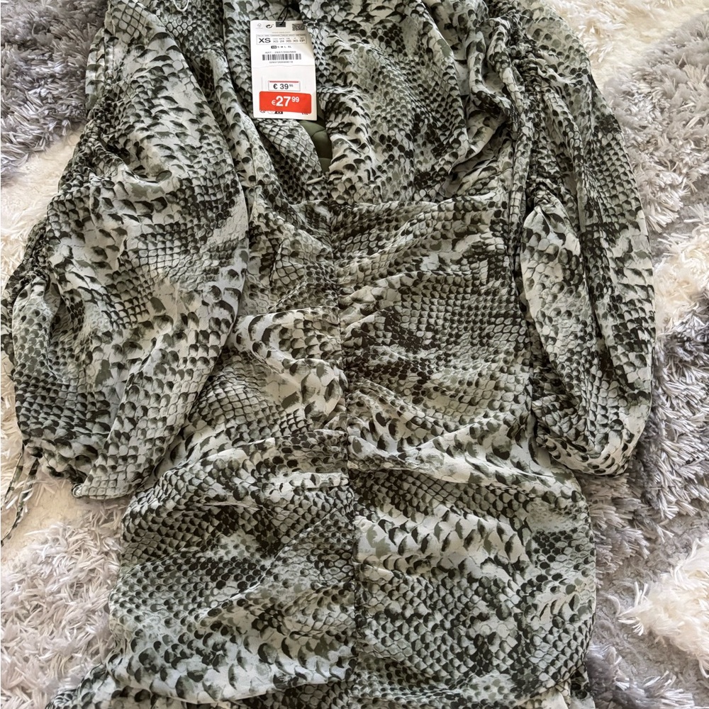 Zara Gray Ruched Ruffled Blouse - Picture 3 of 3